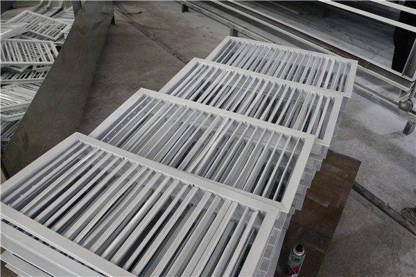 通風百（bǎi）葉（yè）